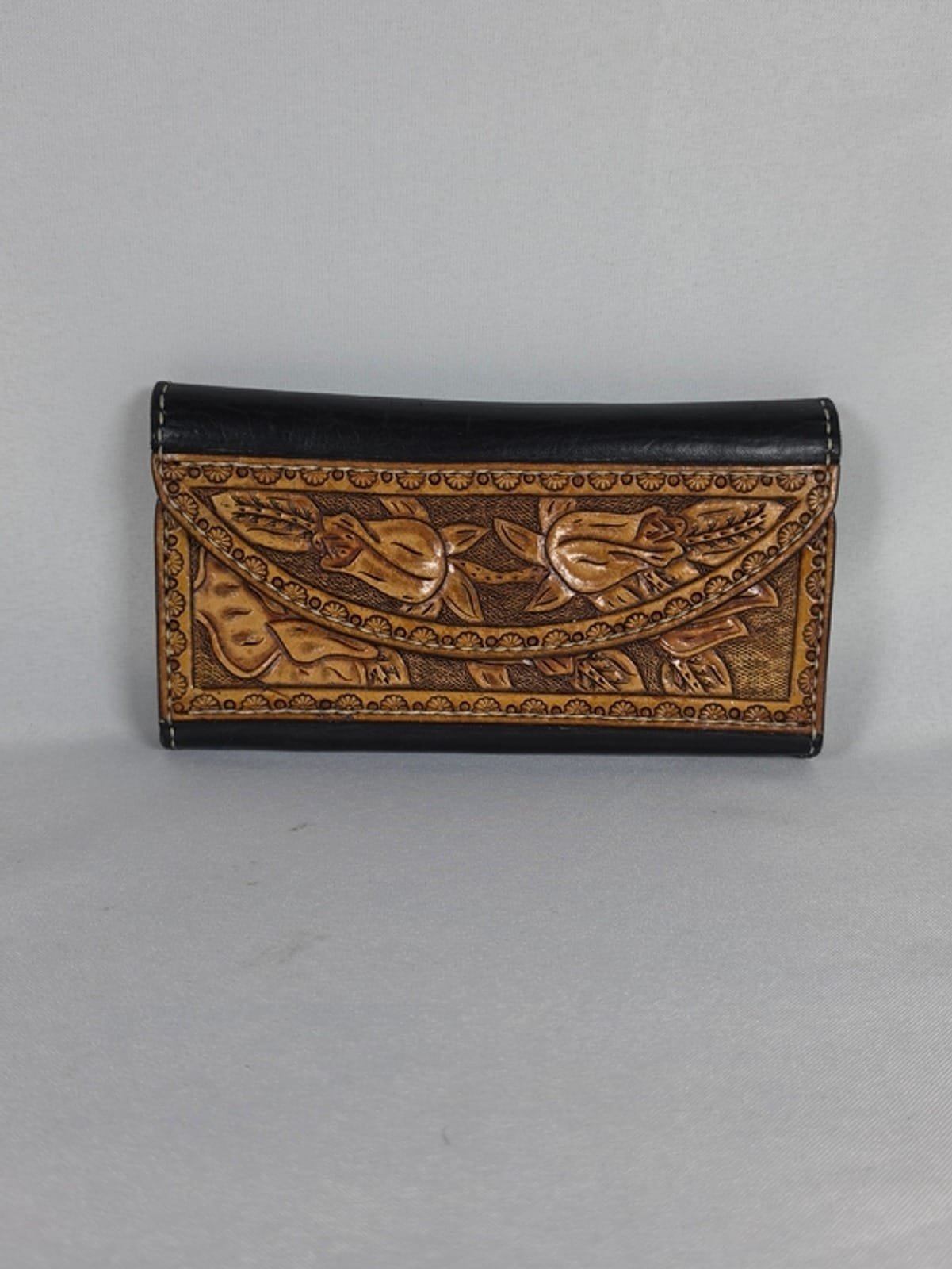 2048 1af0f4aa 86da 4fdf 9b2c bd89ea8a9c27 1781590885660 363365685.jpeg Vintage Prince Gardner Hand Tooled Floral Leather Long Clutch Wallet Organizer