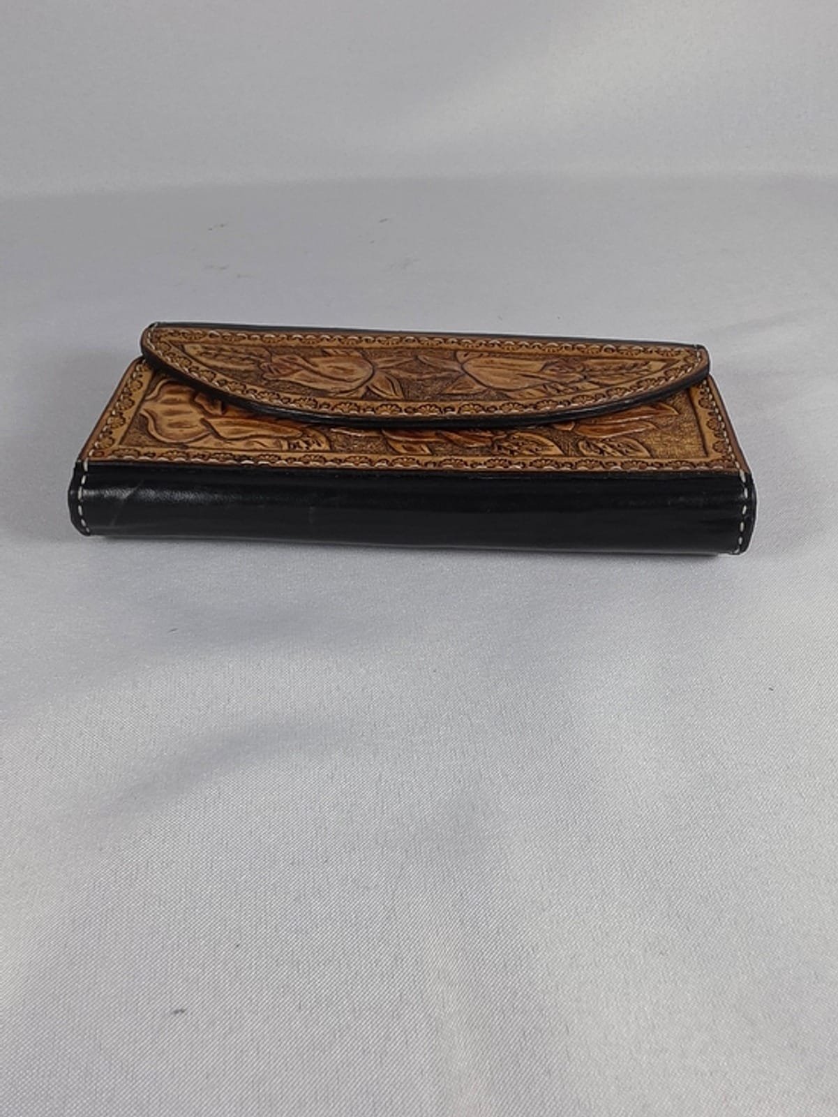 2048 1af0f4aa 86da 4fdf 9b2c bd89ea8a9c27 1781590887517 166402006.jpeg Vintage Prince Gardner Hand Tooled Floral Leather Long Clutch Wallet Organizer