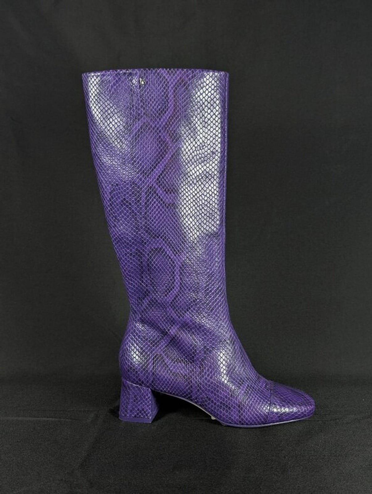 2048 29b680ba b418 4119 b69a 974cc0aa05fc 1781590650336 978824902.jpeg Larroudé Kate Purple Snake Print Leather Boot Size 6 Womens